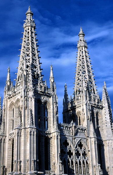 Begun in the 13th century and completed three hundred years later, the Cathedral of our Lady of Burgos sums up the entire history and evolution of Gothic architecture and art. 