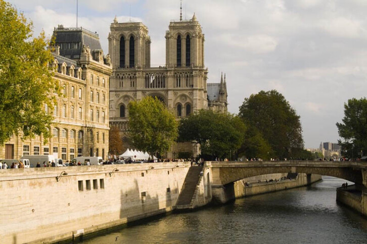 The inscription of this site reflects the fact that Paris is essentially a river-front city. Many of its most well-known architectural masterpieces are designed with the river in mind: foremost of these are Notre Dame Cathedral, the Eiffel Tower, Les Invalides, the Grand Palais of the Champs Elysees, and the Louvre.