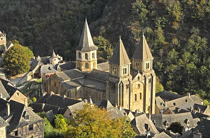 Aerial view of the church of Sainte Foy at Conques, contemporary with Durham Cathedral. Its two western towers resemble what those of Durham Cathedral would have looked like with spires. 