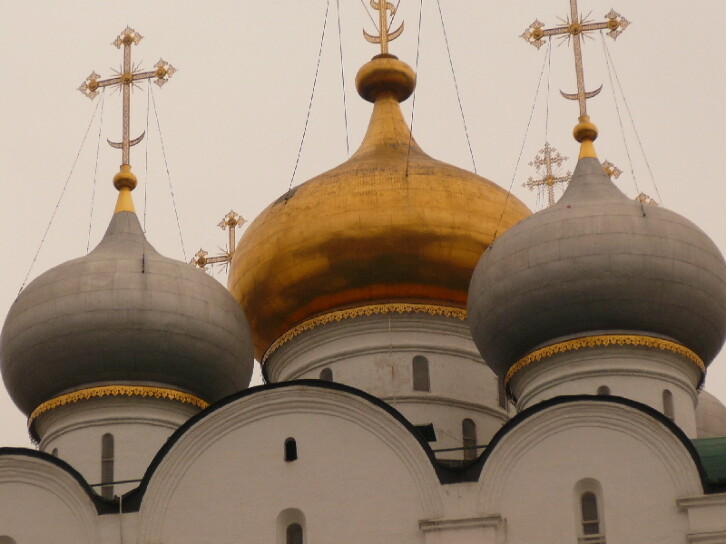 Linked to all the most important historical and political events in Russia since the 13th century, the Kremlin (built between the 14th and 17th centuries by outstanding Russian and foreign architects) was the residence of the Great Prince and also a religious centre. At the foot of its ramparts, on Red Square is St Basil's Basilica, one of the most beautiful Russian Orthodox monuments.